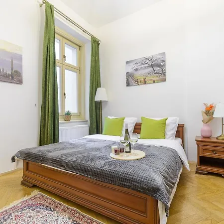 Apartment Spacious 3-Room Apartment I Center I Palladium Mall *