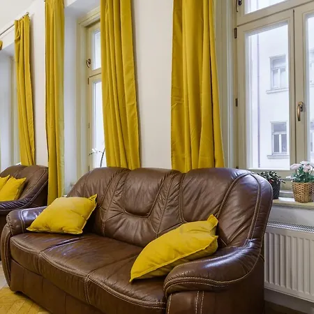 Spacious 3-Room Apartment I Center I Palladium Mall * Prague