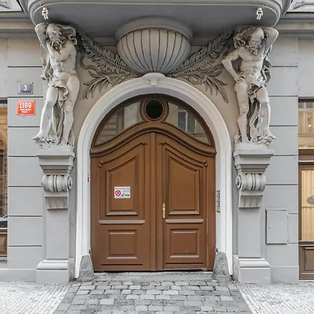 Apartment Spacious 3-Room Apartment I Center I Palladium Mall Prague