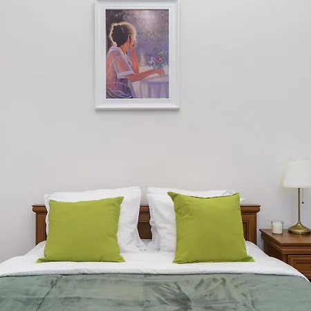 Spacious 3-Room Apartment I Center I Palladium Mall *
