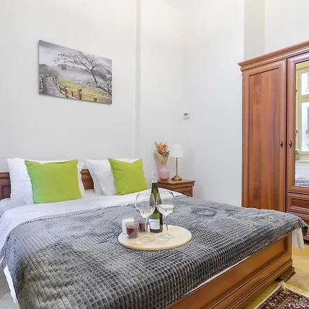 Superior Near Dlouha Street 아파트 *