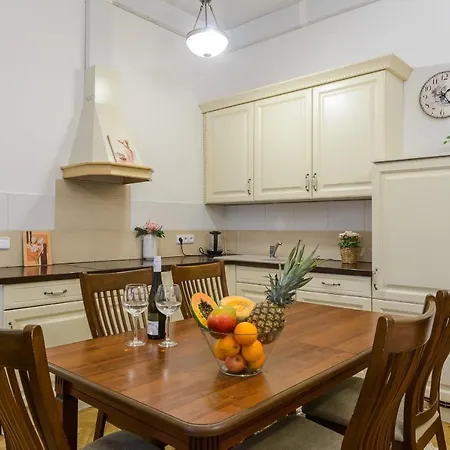 Daire Spacious 3-Room Apartment I Center I Palladium Mall Prag
