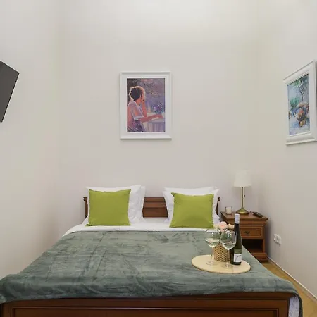 Daire Spacious 3-Room Apartment I Center I Palladium Mall *